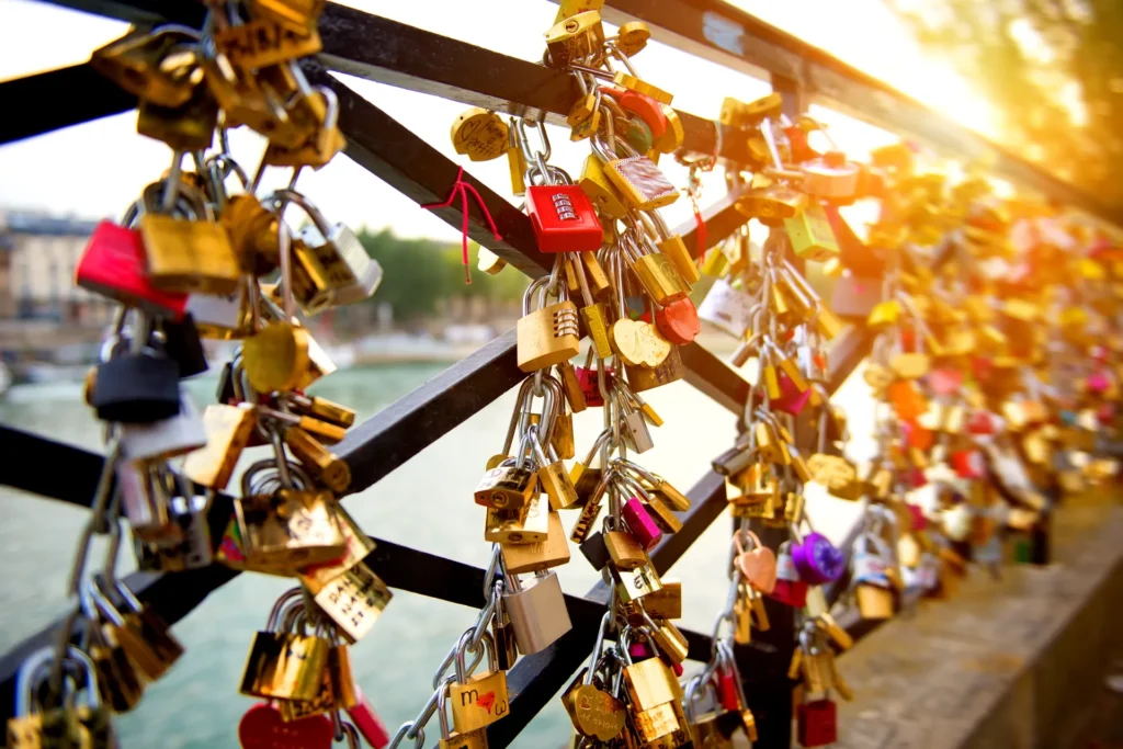 Candados de enamorados en París
