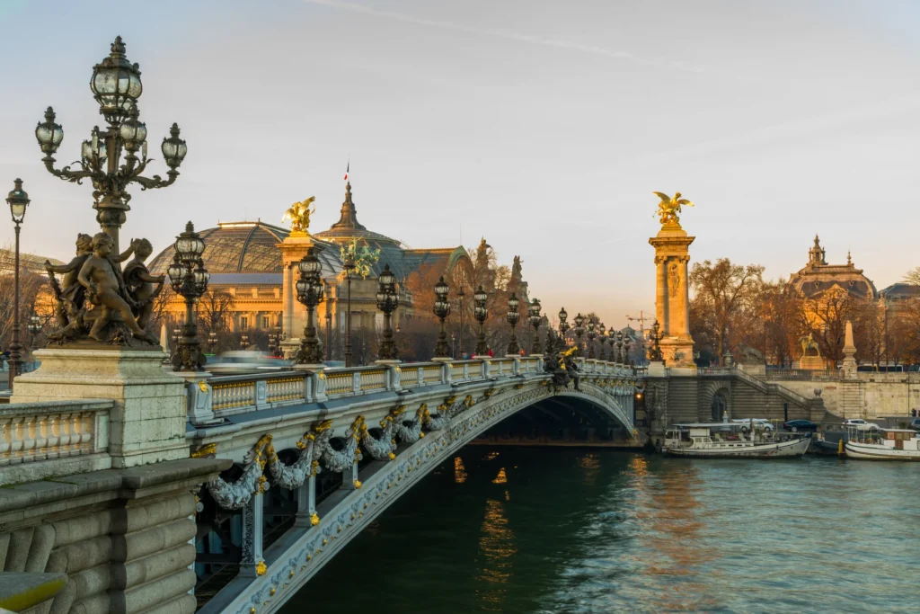 Puente Alejandro III de París